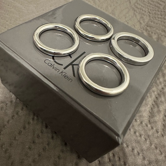Calvin Klein ring - Picture 1 of 4